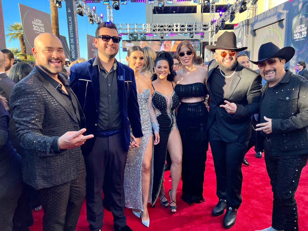 <b><a href="https://www.univision.com/temas/eden-munoz">Edén Muñoz</a></b> y 
<b><a href="https://www.univision.com/temas/carin-leon">Carin León</a></b> con sus respectivas esposas.