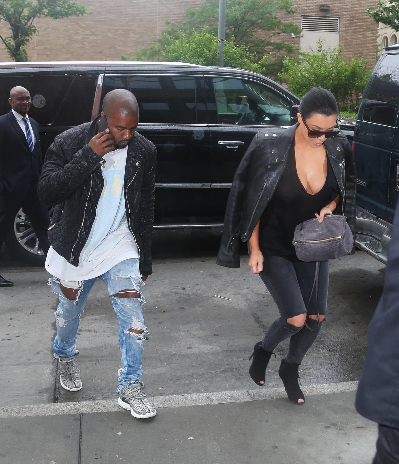 Kanye estaba ocupado en una llamada.