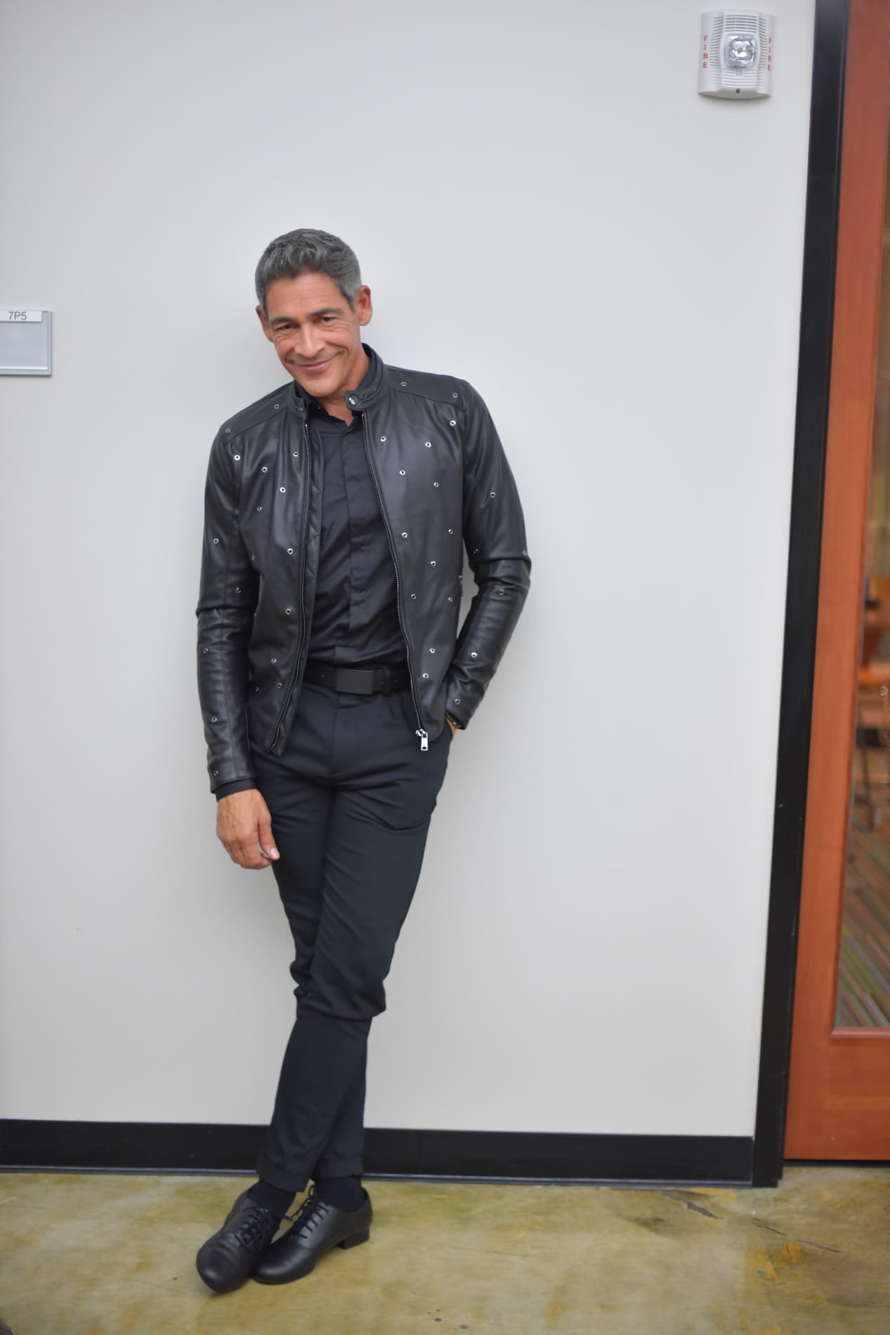 Johnny Lozada, el juez de la quinta temporada de Mira Quién Baila, fue uno de los protagonistas del número de apertura de la segunda gala.