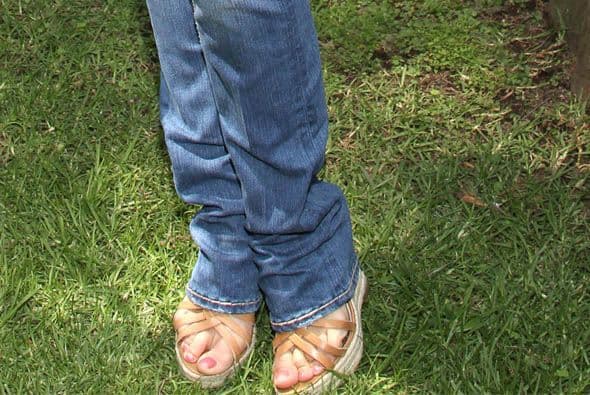 Son hermosas y sensuales pero, ¿te has fijado en los pies? Estos son los pies de las famosas. ¡Descúbre de quién son!¿Reconocerías estos pies de una de las actrices más hermosas de las telenovelas?