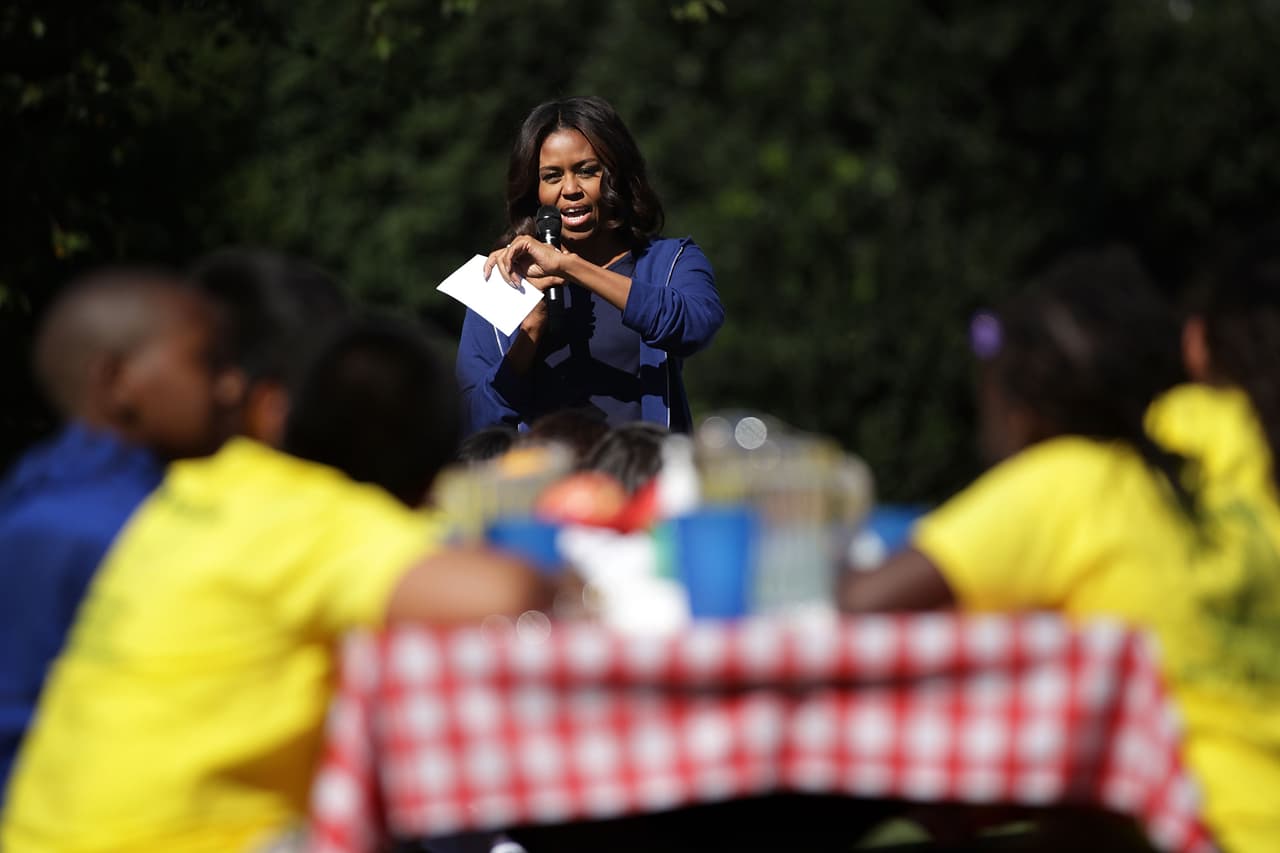 Después de la recolección, Michelle Obama dio un discurso sobre la buena alimentación que las nuevas generaciones deben adoptar.