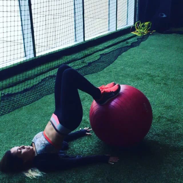 Pesas, cardio, yoga, Frida hace de todo.