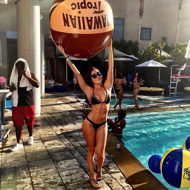 Sin embargo, a pesar de los problemas, la modelo anunció en la misma red social que 
<b>este próximo 7 de junio</b> debuta como cantante, con 
<b><a href="https://www.instagram.com/p/ByQherFB6ea/" target="_blank">el lanzamiento del sencillo ‘Ándale’</a></b>.