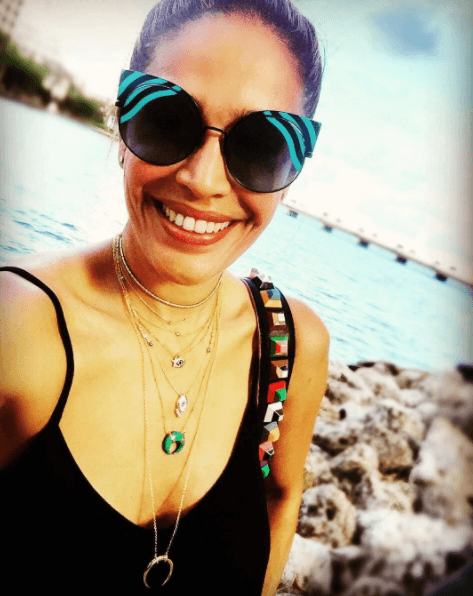 Los lentes son un accesorio imprescindible y en el guardarropa de Karla Martínez hay de diferentes estilos, tamaños y colores.