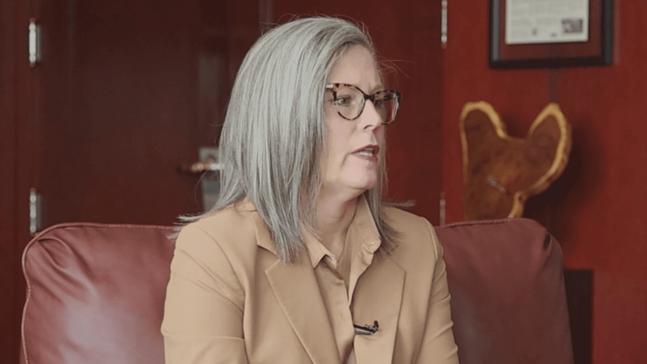 "Una verdadera tragedia": gobernadora Hobbs habla sobre muerte de Renee Nicole Good en Minneapolis