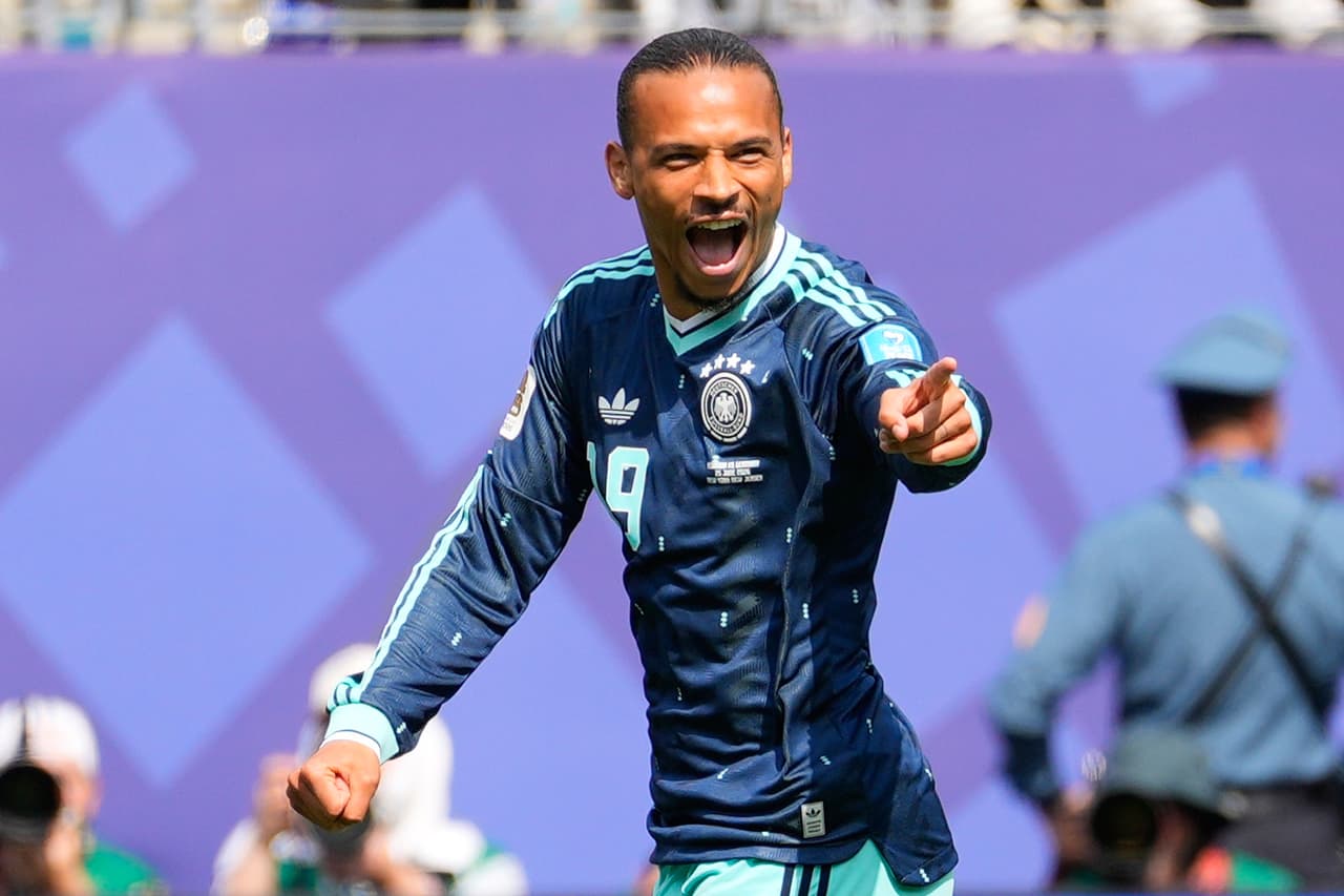 Lery Sané festejando su anotación.