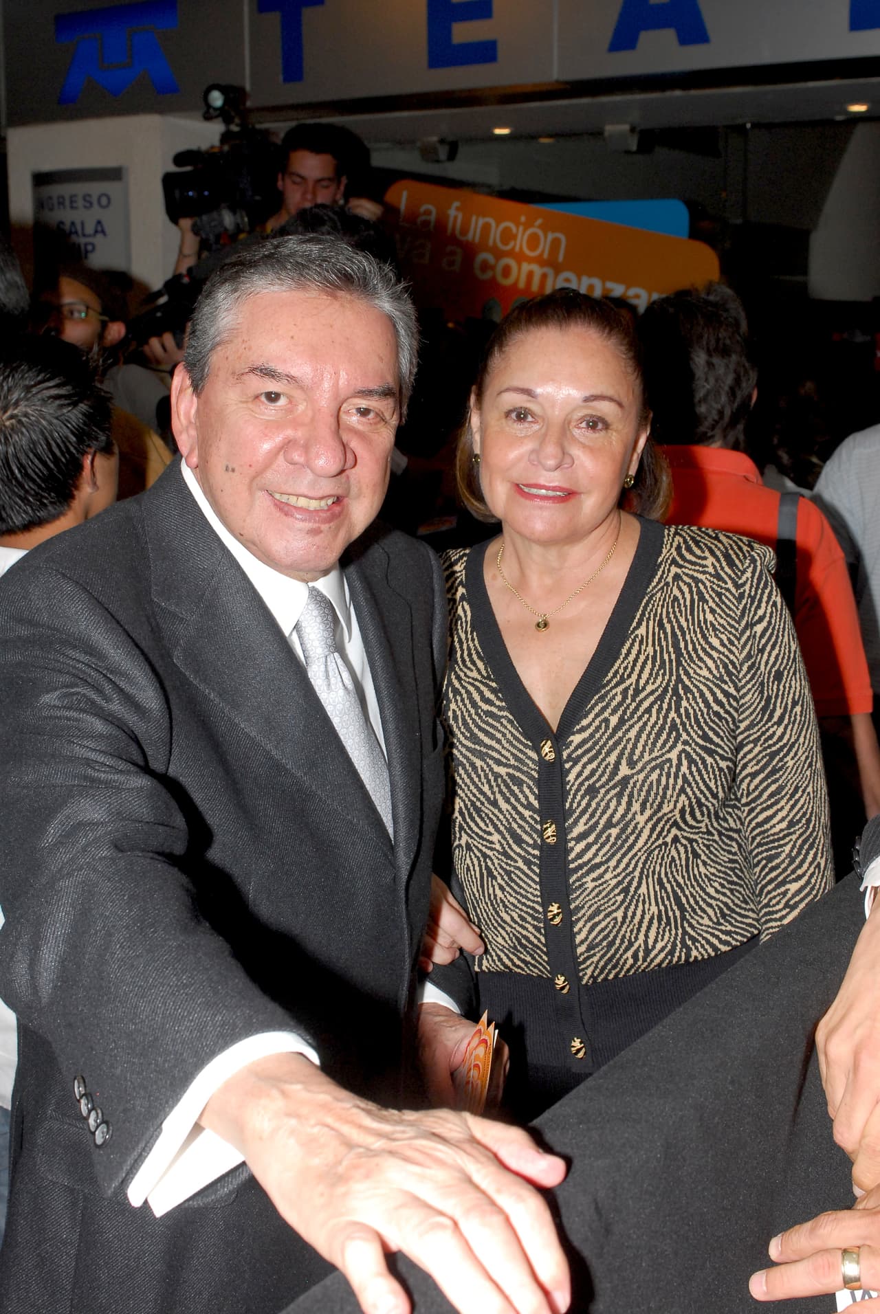 <b><a href="https://www.univision.com/entretenimiento/le-ha-pegado-duro-la-vida-en-estos-ultimos-anos-el-hijo-de-marco-antonio-muniz-el-dia-que-su-papa-cumplio-85-anos-video">Marco Antonio Muñiz</a></b>, el baladista conocido a nivel mundial como 
<b>'El Lujo de México'</b>, por su prodigiosa voz y sentimiento, reveló que a sus 86 años 
<b>sufre de una enfermedad </b>que le causa fuerte dolor.