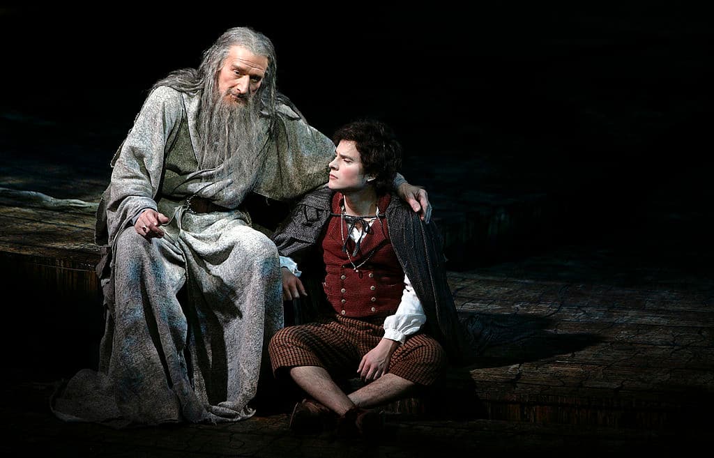 La hija de Peter Jackson tiene varios cameos a lo largo de las películas, como un joven Hobbit, un refugiado de Helm's Deep y un niño en Minas Tirith.