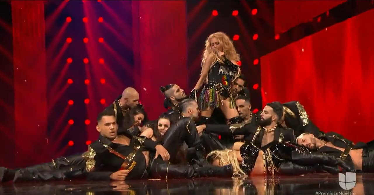 Además de ser condecorada con el Premio Lo Nuestro A La Trayectoria, 
<b>Paulina Rubio</b> cautivó a la audiencia con una presentación de sus más exitosos temas.