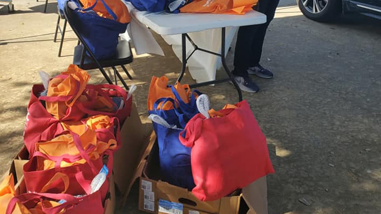 HISD organiza distribución de pavos para la cena navideña