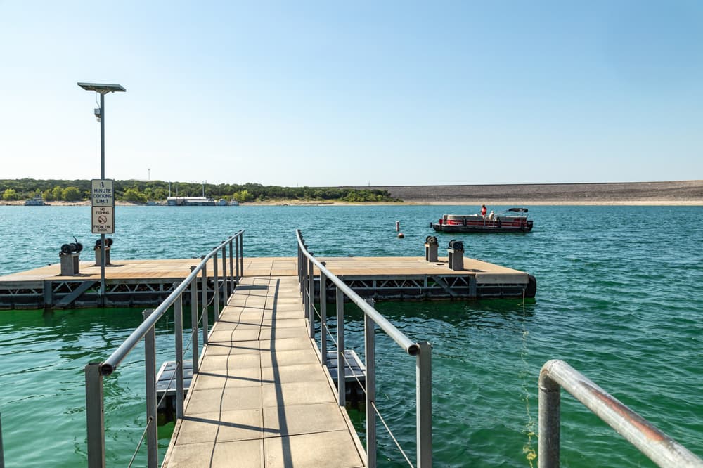 <h2 class="cms-H2-H2">Mansfield Dam Park</h2>
<br>
<br>La presa ofrece vistas increíbles del Lago Travis. Se puede nadar, hacer picnic, pescar y usar la rampa de botes. Además tiene una gran área para realizar scuba diving.