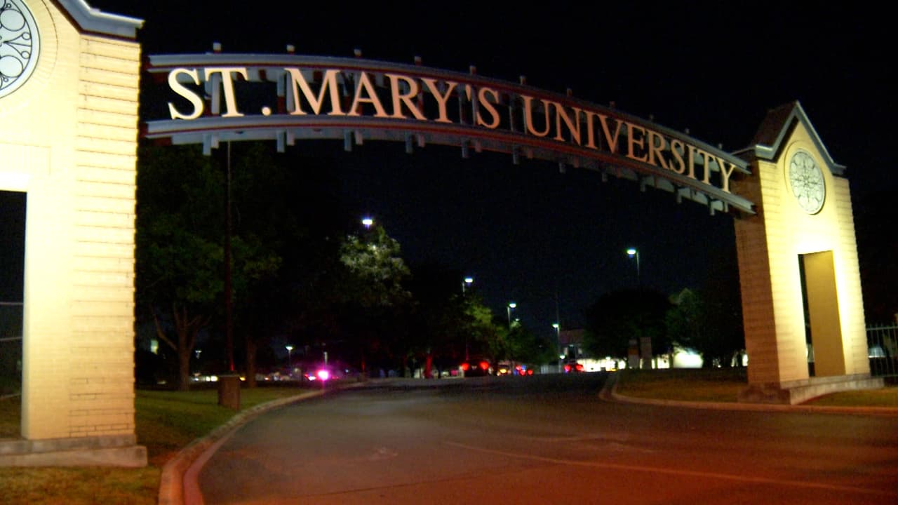 Tiroteo carro a carro deja a un hombre muerto y a una mujer herida frente a la Universidad de St. Marys 