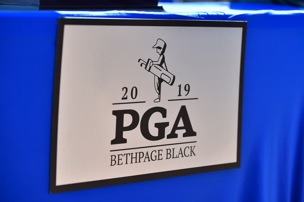 <h3 class="cms-H3-H3"> PGA </h3>
<br> 
<br>La organización avisó que ya no celebrará su campeonato de Golf en el 
<a href="https://www.nytimes.com/2021/01/10/sports/golf/trump-pga-championship-moved.html" target="_blank">Trump National Golf Club</a> en Bedminster, Nueva Jersey, según 
<i>The New York Times.</i>