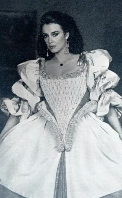 Lucía Méndez por 'Un alma en pena', tema del melodrama 'El extraño retorno de Diana Salazar'.