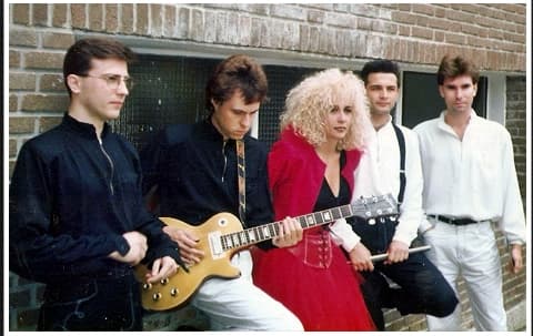 Todo mundo se sabía la canción 'Bailando sin salir de casa' del grupo Olé Olé.