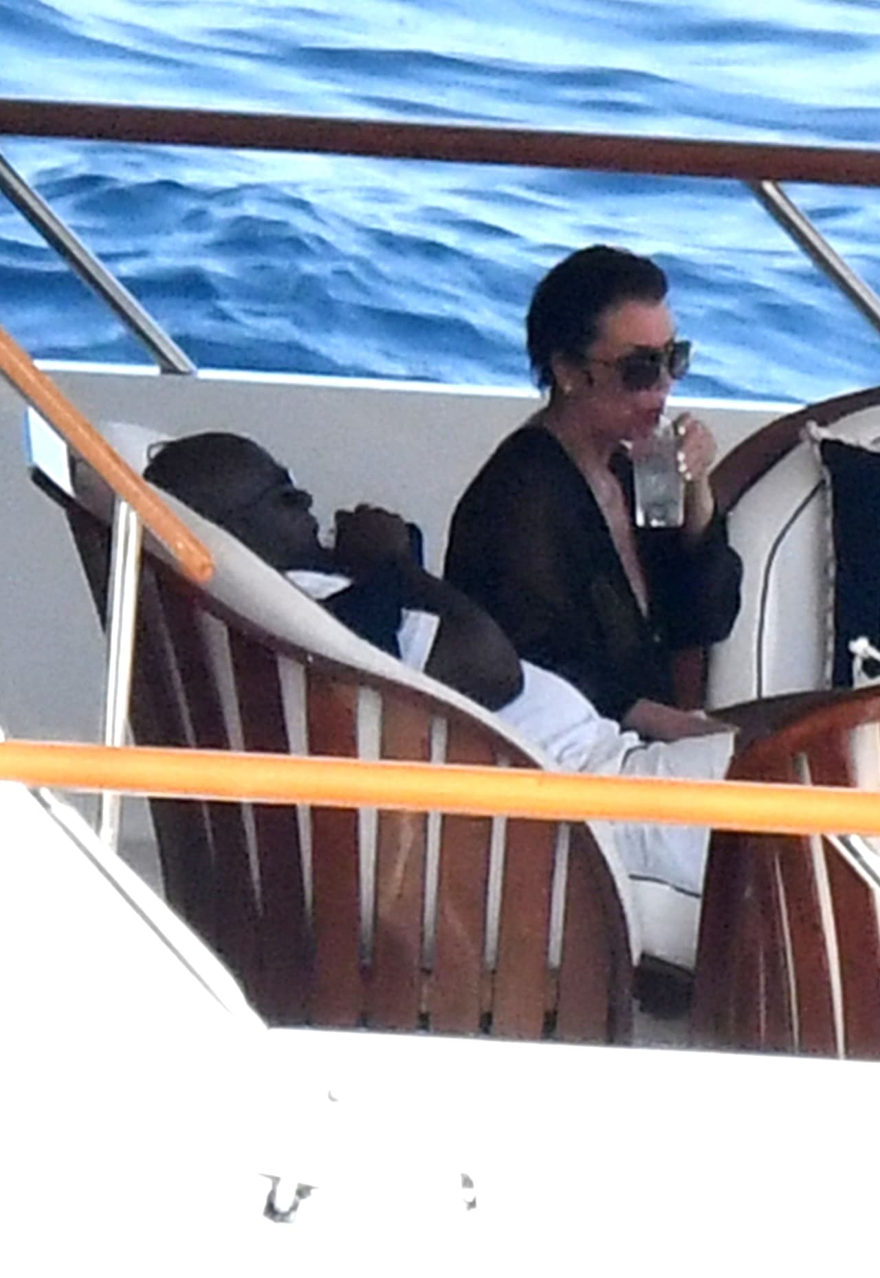 A pesar de que reportó que Kris y su novio vivieron una ruptura en 2017, ellos nunca lo han confirmado.