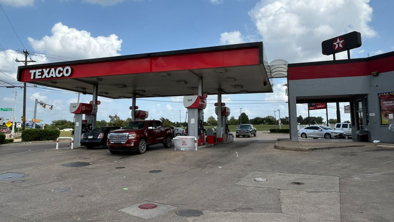 Esto sabemos del violento tiroteo que dejó 5 personas heridas afuera de una gasolinera Texaco en Dallas