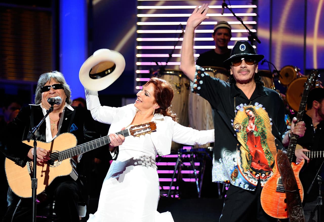 Durante la ceremonia, Gloria Estefan tuvo una participación musical histórica junto a José Feliciano y Carlos Santana.