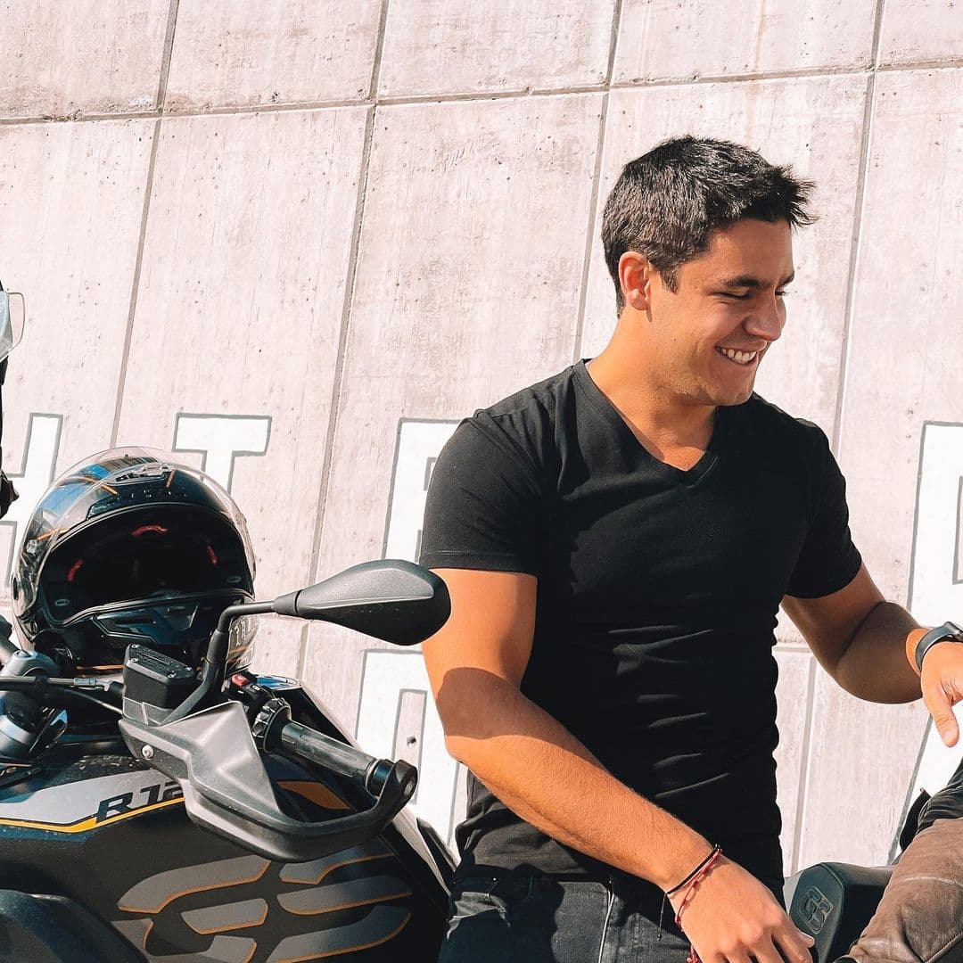 Sin embargo, este 31 de agosto Eduardo Jr. reveló que 
<b>está preparando una "sorpresa" que tiene que ver con la actuación</b>, aunque no dio detalles, podría marcar su debut.
<br>