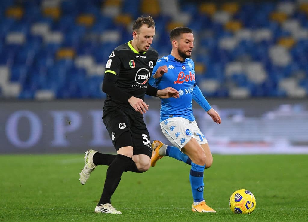 Koulibaly (5’), Lozano (20’), Politano (30’) y Elmas (40’) hicieron los goles para el cuadro de Gattuso. Por los visitantes descontaron Gyasi (71’) y Acampora (73’). Para acceder a la Final de la justa deberán pasar sobre el Atalanta.