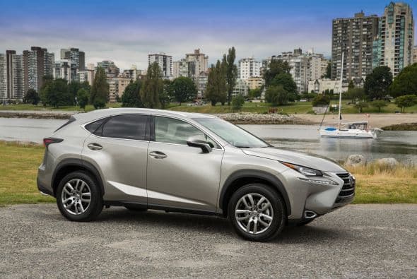 <b>Camionetas medianas de lujo</b>: La 
<b>Lexus NX</b>, en apenas su segundo año de vida, sigue acumulando galardones, entre ellos el codiciado reconocimiento ‘Selección Tope de Seguridad Plus’ del IIHS para 2017.