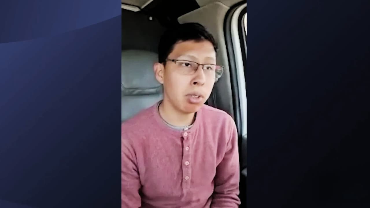 Hispano, ciudadano de EEUU, graba instante en que agentes amenazan a su compañero de trabajo