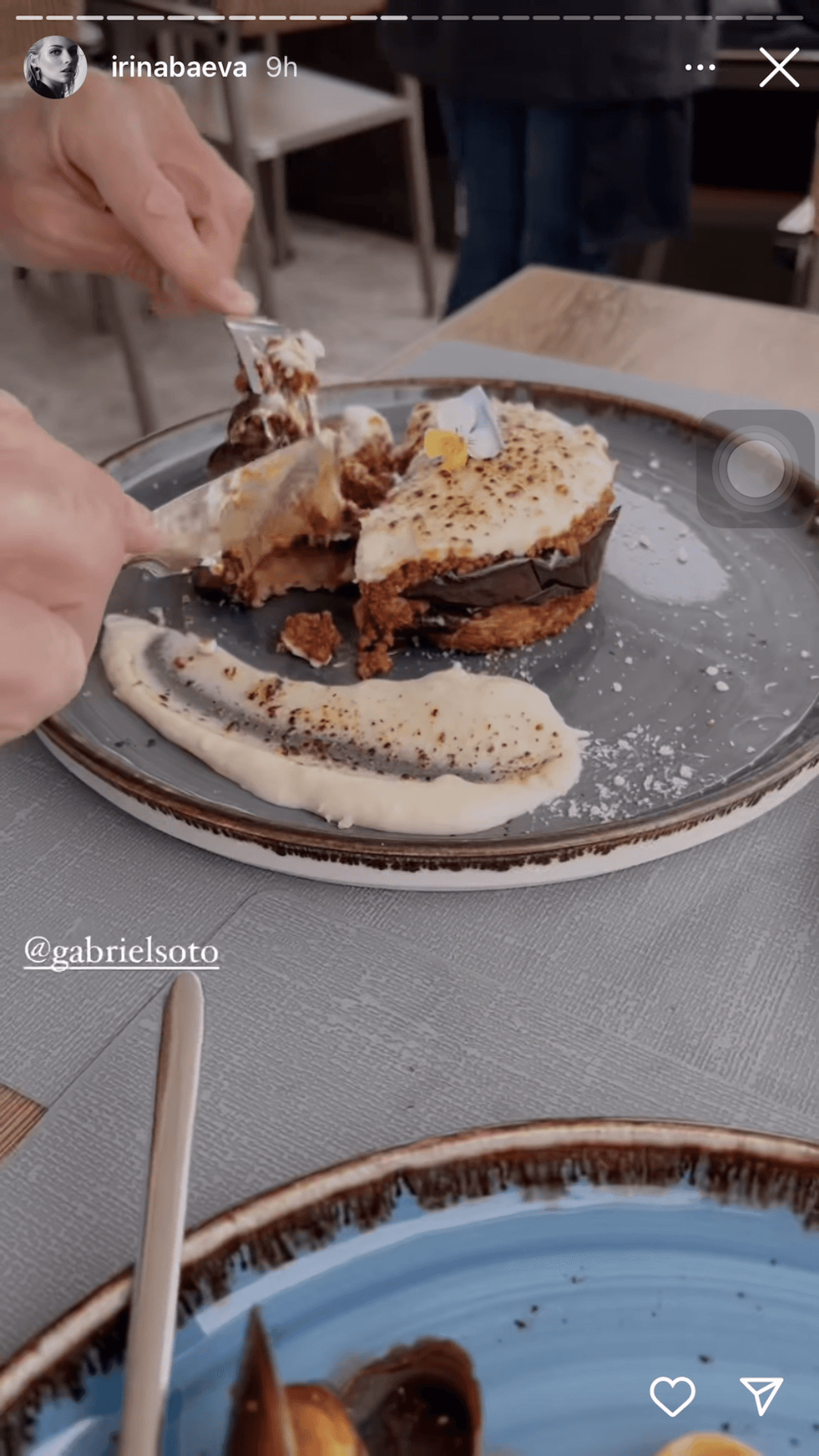 "Celebrando el amor y todas las bendiciones", escribió Baeva. 
<br>