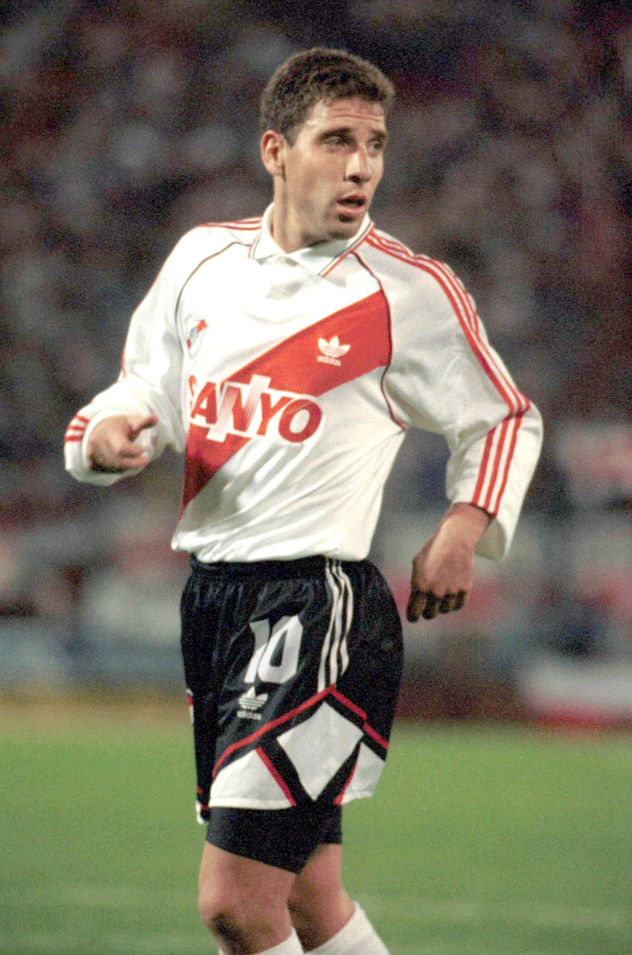 Un jugador talentoso como Alberto García Aspe jugó para La Banda Millonaria al mando de Ramón 'Pelado' Díaz.