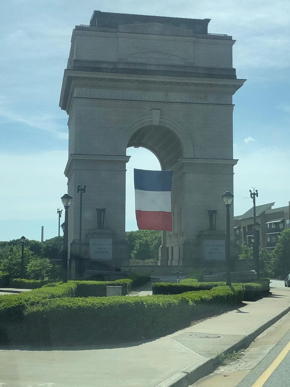 Villanueva envío una foto del Millennium Gate Museum en Midtwon un día de antes de desaparecer.