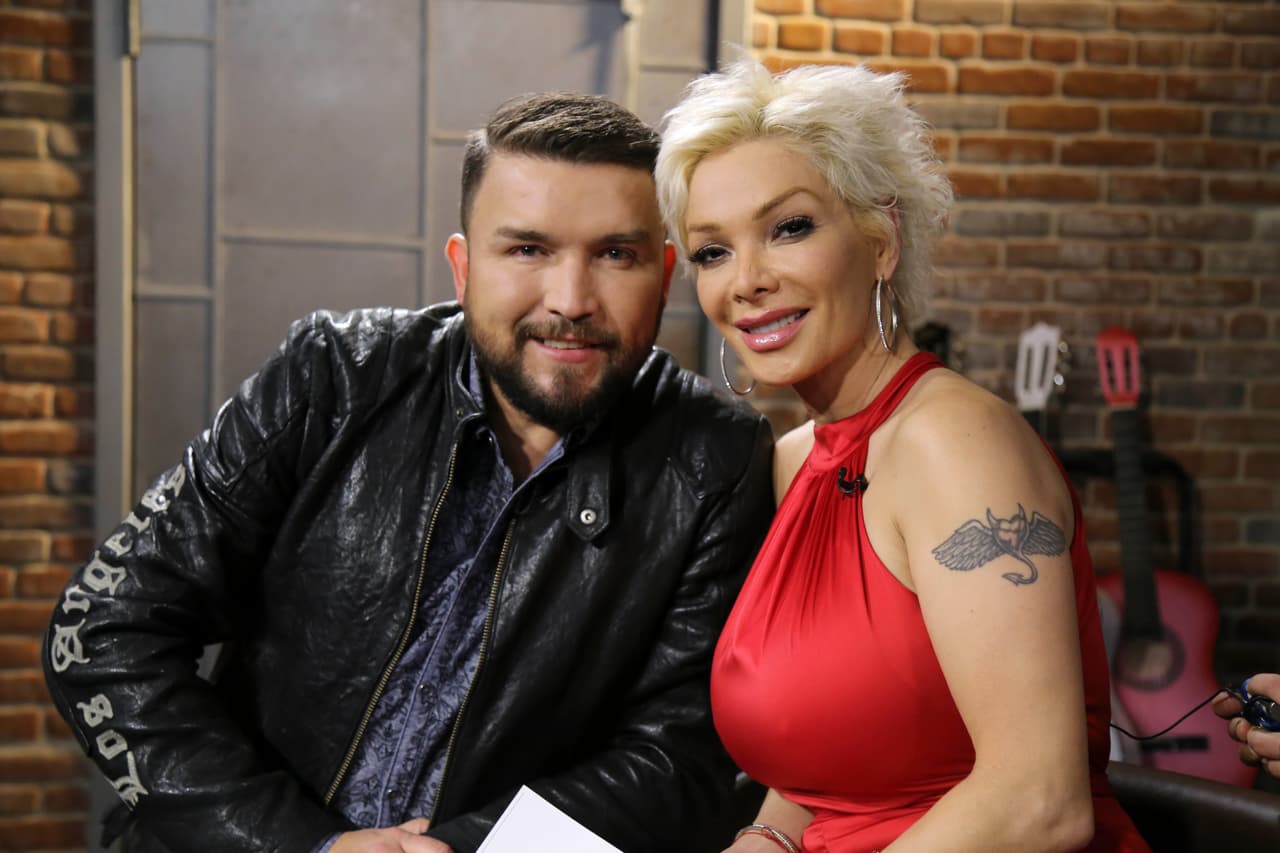 Marisela y Régulo Caro fueron invitados por los capitanes de los equipos para compartir sus conocimientos con las chicas, pero antes, ellas tuvieron que mostrarles su talento.