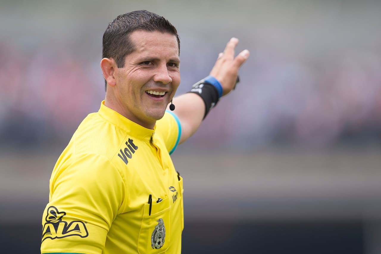 Diego Montaño, árbitro central del encuentro tuvo un partido tranquilo, de pocas faltas y con sólo 1 tarjeta amarilla.