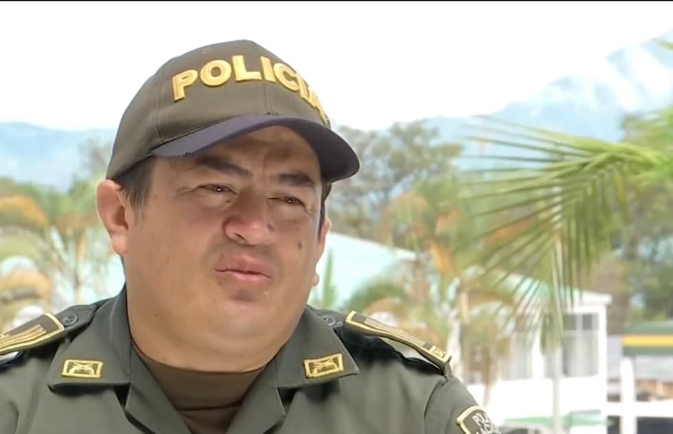 “Queremos que alguien le deposita a la cuenta que se le abrió para comprar un lote o construirle una casa para que sus niños no se queden sin techo”, dice el Intendente Luis Rosero, uno de los policías que se preocupa por esta familia. 
<br>