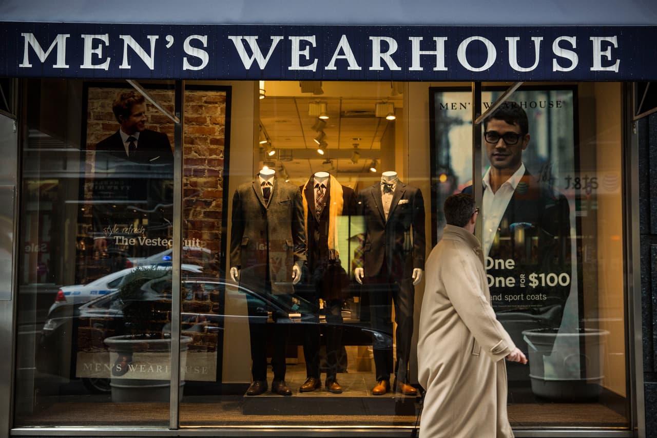 Los propietarios de la tienda de ropa maculina Man's WearHouse indicaron que cerrarán al menos 500 de sus tiendas en el país debido a la crisis financiera por el covid-19.