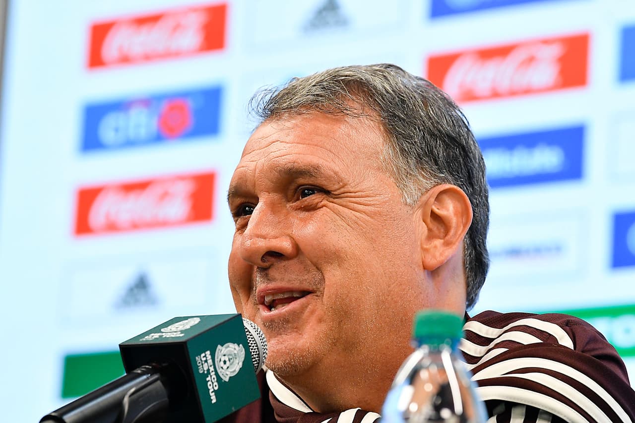 El entrenador de la Selección de México, el argentino Gerardo 'Tata' Martino, conversó esta tarde en Atlanta con la prensa de cara a su partido de preparación contra Venezuela y dando detalles de cómo su lista final para la edición 2019 de la Copa Oro está quedando diseñada. Así reaccionó el técnico del Tri.