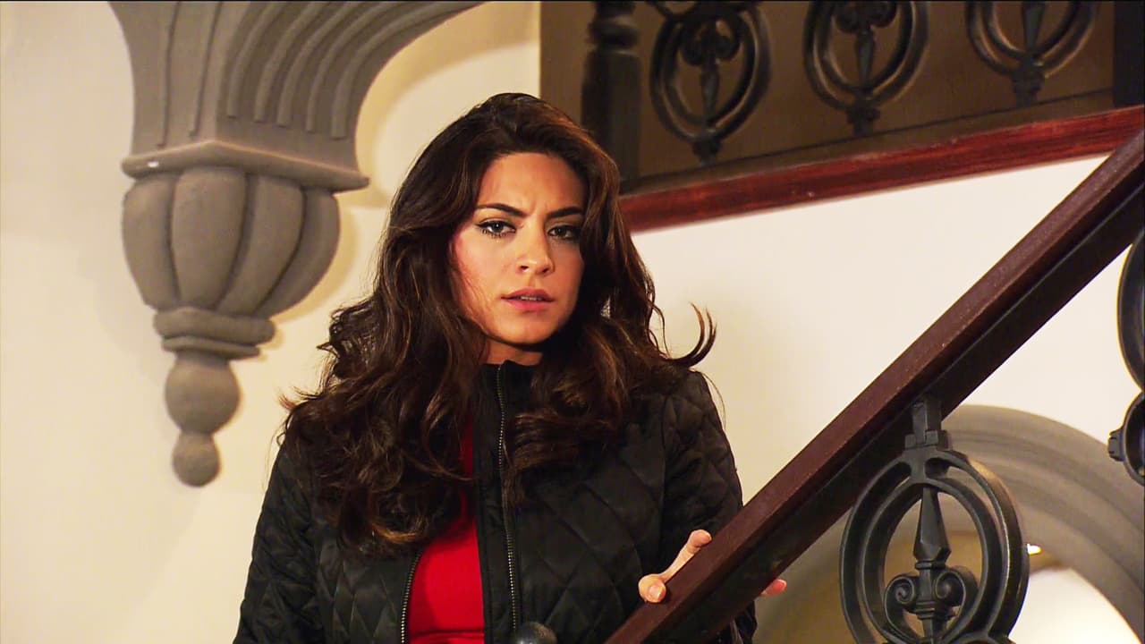 ¡Ahhh! Y sospecha que algo muy oscuro está detrás de todo.