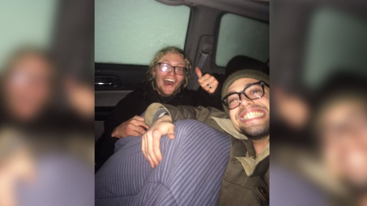 Dos jóvenes sepultados por una avalancha documentan su odisea con una ‘selfie’