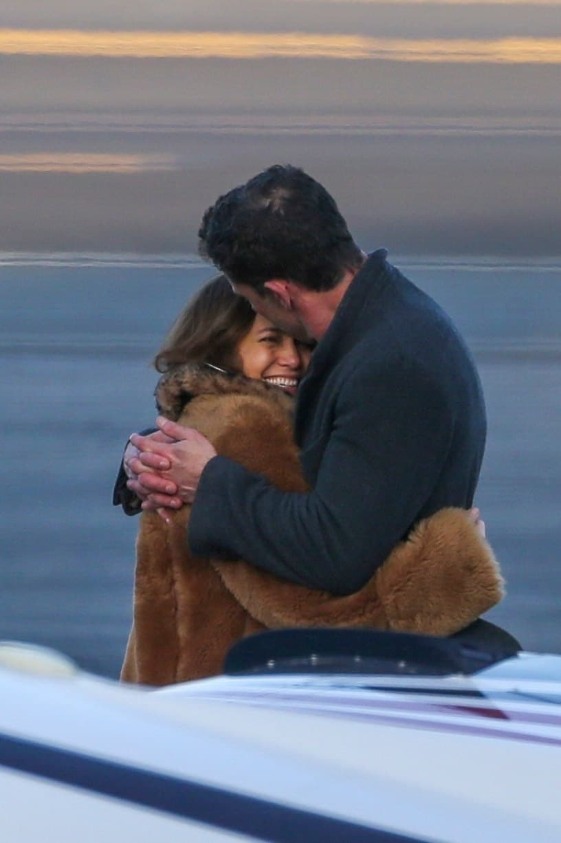 A mediados de abril pasado, la prensa en EEUU comenzó a reportar que JLo estaba siendo vista en 
<b><a href="https://www.univision.com/famosos/jlo-y-ben-affleck-viaje-montana-fotos" target="_blank">encuentros románticos</a></b> con Ben Affleck. 
<br>