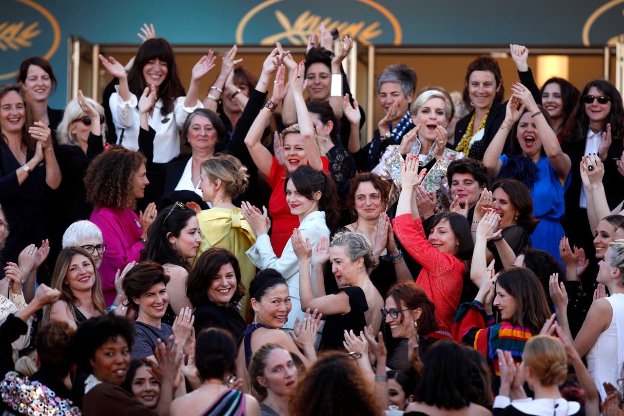 El director del festival de Cannes, Thierry Fremaux, defendió el evento para que las mujeres “afirmen su presencia”. Y aunque asegura que en Cannes el único criterio de selección de las películas es la calidad, reconoció que el festival está reevaluando sus métodos y buscando mayor equilibrio de género en sus comités de selección.
<br>