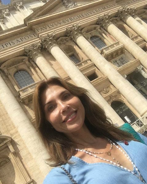 Este viaje fue muy especial para la actriz, pues además de poder conocer al sumo pontífice, la fecha coincidió con aquella en la que le diagnosticaron cáncer por primera vez, el 6 de junio de 2014.