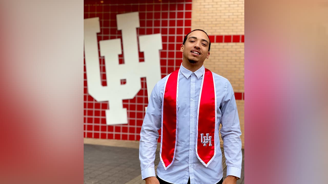 “Me acabo de graduar ‘libre de deudas’ de la 
<b><a href="https://www.univision.com/local/houston-kxln/contacto-deportivo-houston-continuan-los-exitos-para-la-universidad-de-houston">Universidad de Houston</a></b>. Después de recibir un balazo, pensé que no volvería a la escuela, pero confío en Dios y él guía mis pasos”, concluyó Ikner.