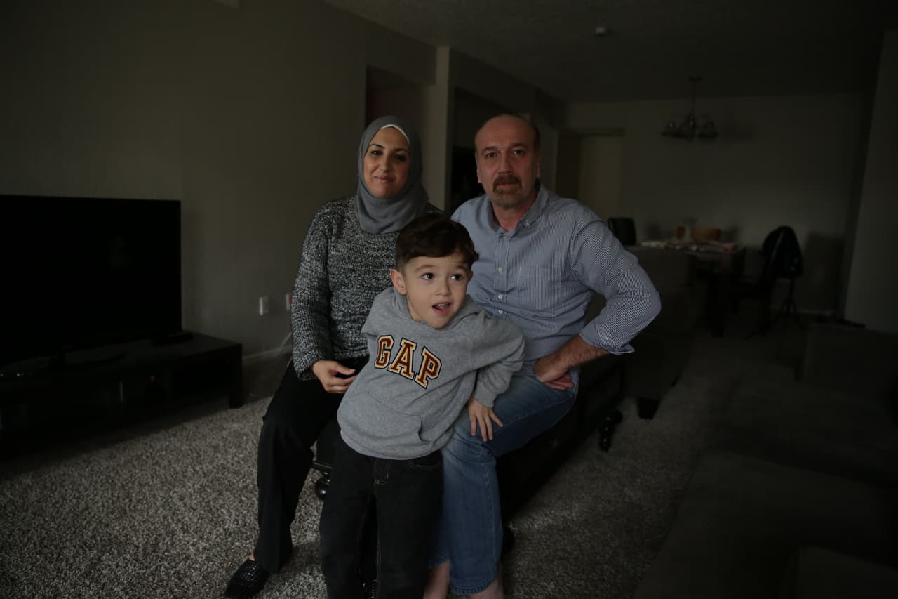 "Somos solo familias buscando refugio", dice un sirio en respuesta a la orden ejecutiva de Trump contra los musulmanes