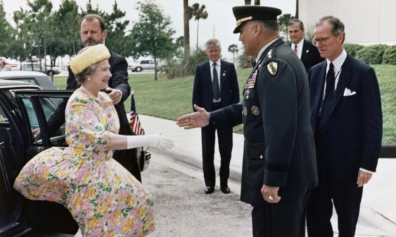 Galería: La Reina Isabel II visitó una vez la Bahía de Tampa, te mostramos las imágenes y te decimos qué hizo 