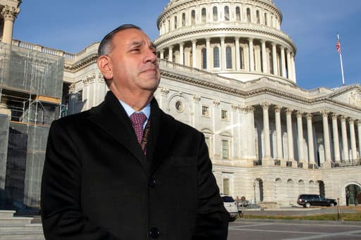 Estos representantes demócratas lucen vulnerables, pero duplican en fondos a los republicanos que los acechan