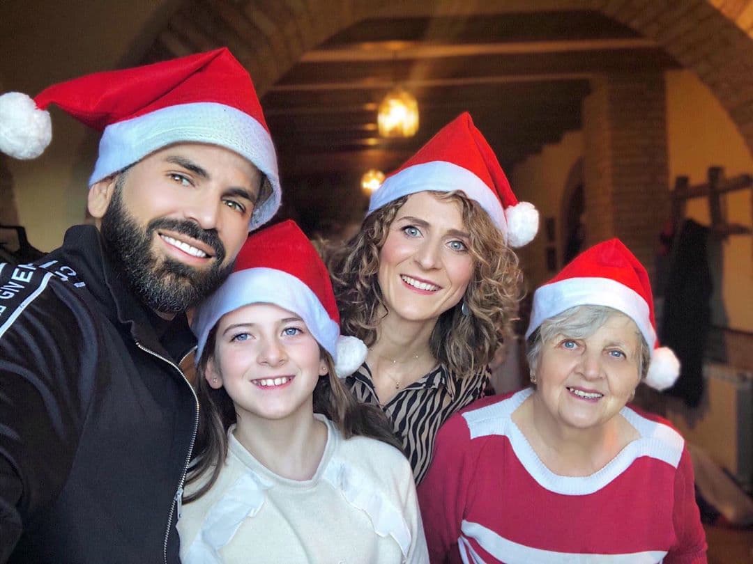 Pero ahí no quedó el comentario de su madre, quien aparentemente vio la 
<b><a href="https://www.univision.com/famosos/la-ironica-felicitacion-que-jomari-goyso-le-dio-a-ana-barbara-y-que-ella-respondio-doblemente-ironica-video" target="_blank">singular respuesta</a></b> que la intérprete de ‘Bandido’ dedicó a su hijo en su felicitación de cumpleaños.