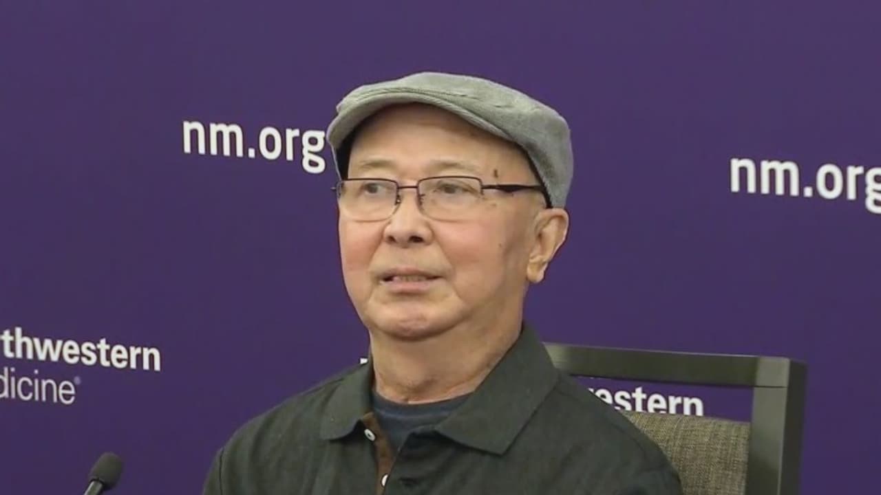 Renato Aquino fue intervenido hace más de un año luego de haberse contagiado y salió victorioso. Este viernes, desde el hospital Northwestern, el hombre compartió su experiencia, expresó su gratitud y amor renovado por la vida. “Lo que hicieron por mí, darme una segunda oportunidad de vida, es algo que no tiene precio”, afirmó.