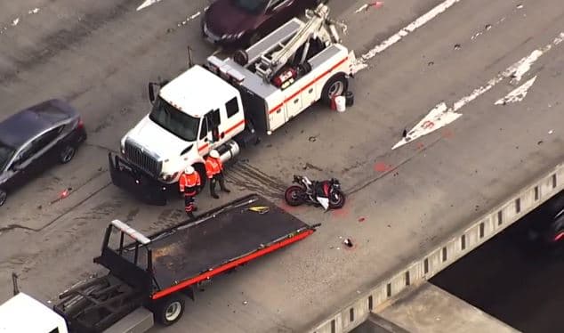 Muere motociclista tras persecución en el Puente de la Bahía; reabren todos los carriles en dirección oeste