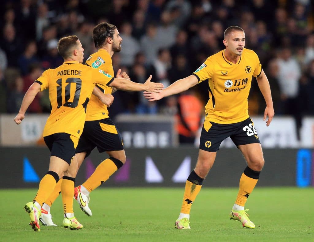 Wolverhampton cae, en tanda de penales, ante Tottenham y pierde su pase a Ocavos de final en la Copa de la Liga Inglesa. Leander Dendoncker y Daniel Podence anotaron para los Wolves, mientras que para los Spurs lo hicieron Tanguy Ndombélé y Harry Kane.