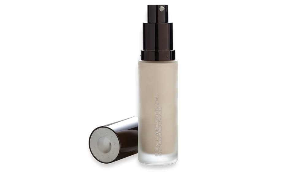 13. BACKLIGHT PRIMING FILTER, 
<a href="http://www.sephora.com/backlight-priming-filter-P399831?keyword=BECCA%20Backlight%20Priming%20Filter%20P399831&skuId=1721281&_requestid=231107">Becca</a>, Sephora, $38 dólares | Este producto es un primer que funciona para emparejar la piel y prolonga la duración de cualquier maquillaje. Además, promete dar un acabado que hace que el rostro capture la luz, para que el maquillaje sea más radiante.
<br>