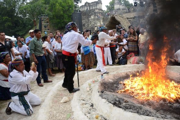 "Los mayas eran científicos y sabían todo de la naturaleza y de los ciclos del mundo. Esta fecha no tiene nada de apocalíptica. Los mayas tampoco creen en el fin del mundo", dijo a la AFP en Tikal el inglés Rohan Tamdbyrajah, un turista de 20 años que no quiso perderse la ceremonia.
