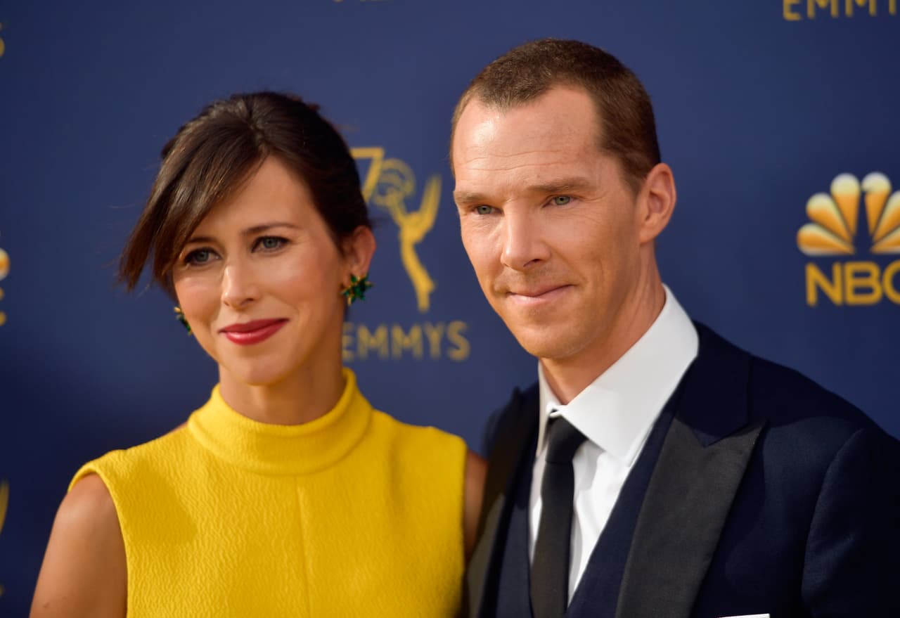 Benedict Cumberbatch llegó acompañado por su esposa, la directora de teatro Sophie Hunter. El actor británico estuvo nominado como Mejor Actor Principal en en una Miniserie o Película para Televisión por su rol como Patrick Melrose en la serie homónima.